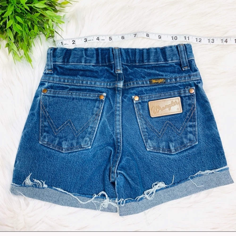 23” wrangler high waisted jean shorts
